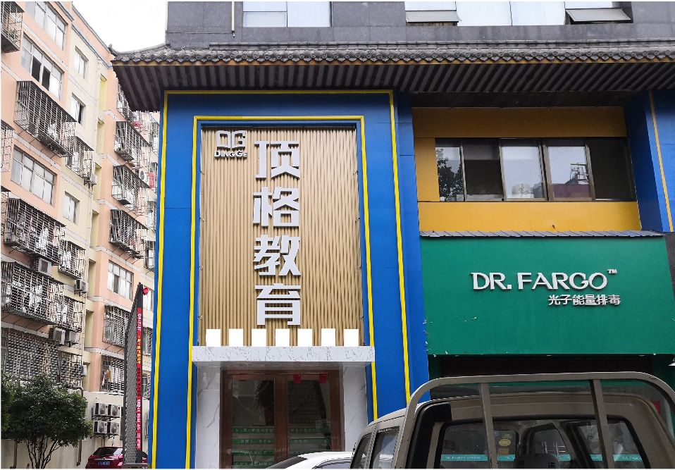 宜都门头设计要符合门店特色。